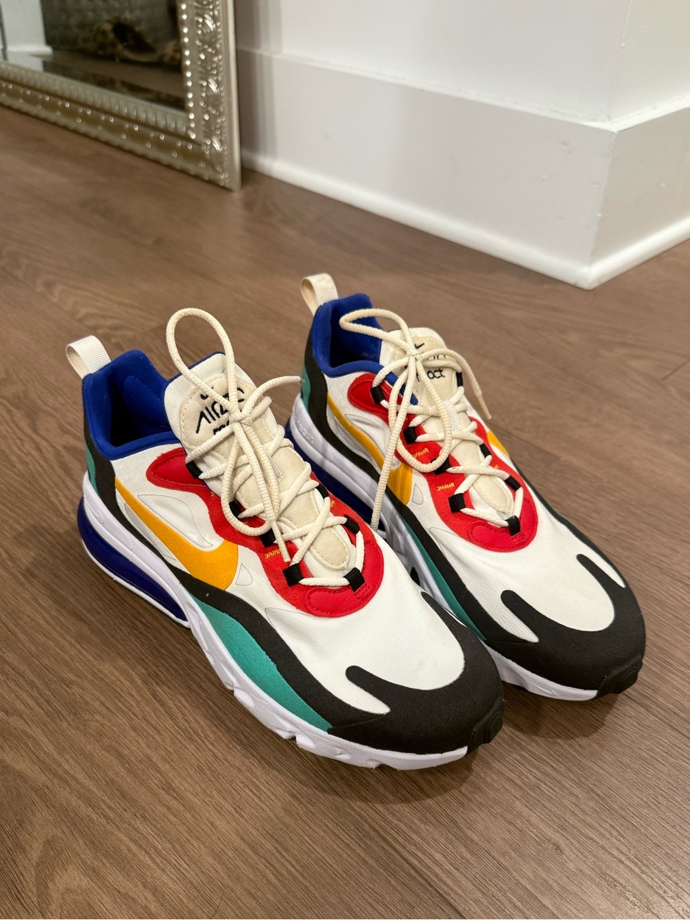 NIKE AIR MAX 270